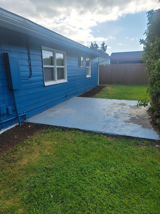 Building Photo - Cozy Rambler in Lakewood