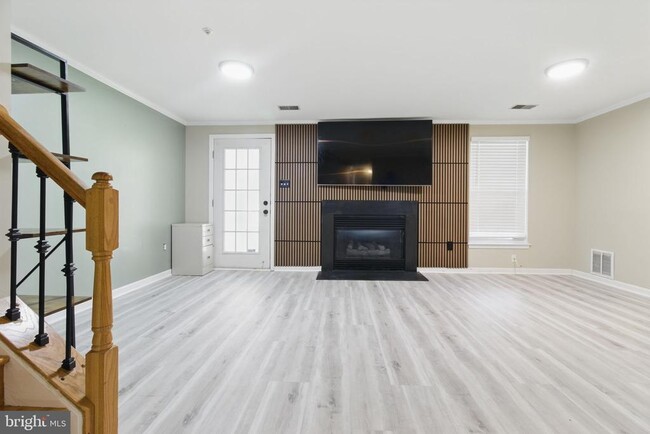 Building Photo - 20801 Shamrock Glen Cir
