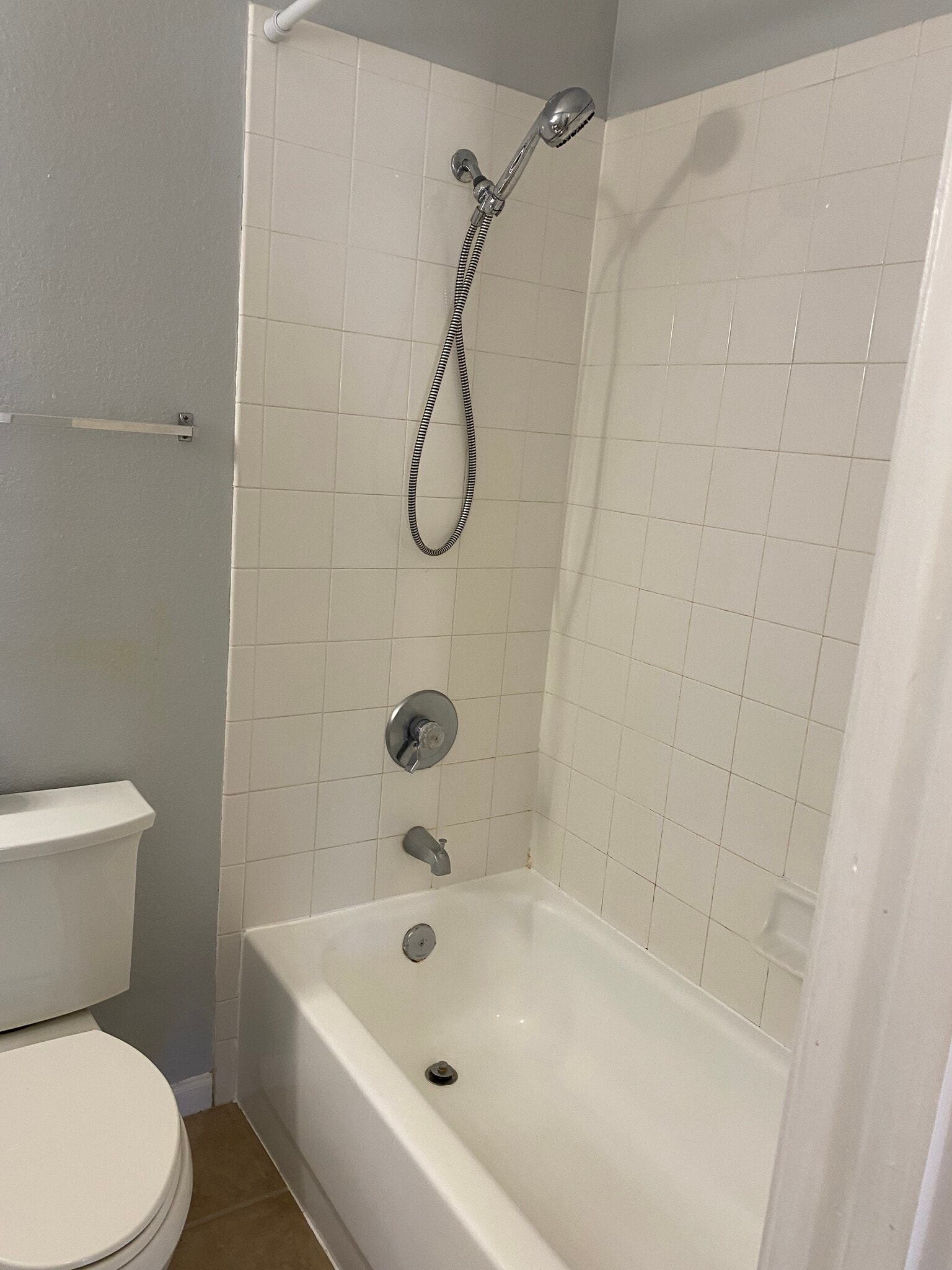 Bathtub - 2279 Portofino Pl