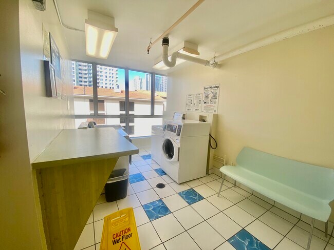 Laundry just 40 feet down the hall - 470 3rd St S
