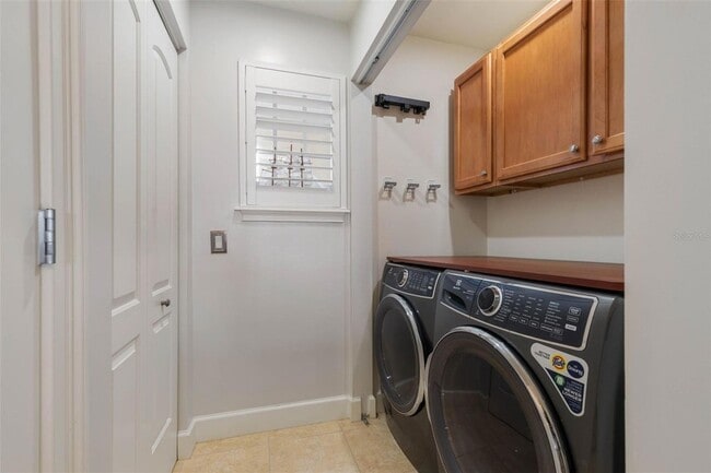 Building Photo - 102 Yacht Harbor Dr