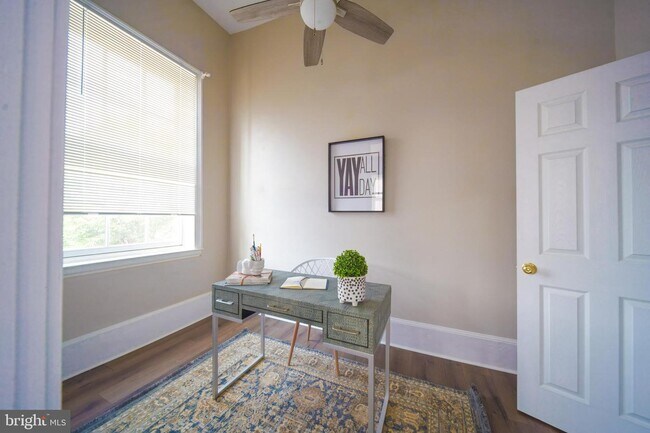 Building Photo - 104 S Loudoun St