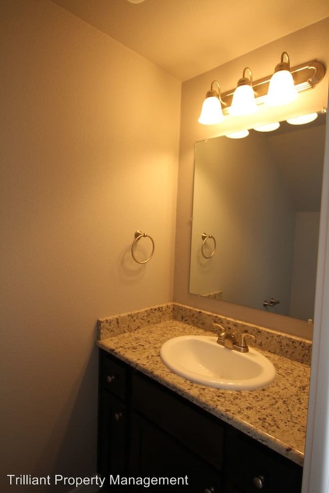 Building Photo - 1520-1580 Gabriela Ct NE