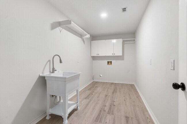 Building Photo - 10 Autumn Oaks Dr