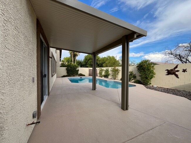 Building Photo - Summerlin Beauty