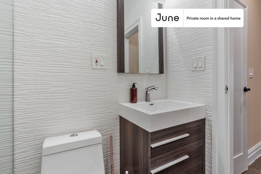 Building Photo - Room in Shared 3 bed/2 bath home in East Harlem