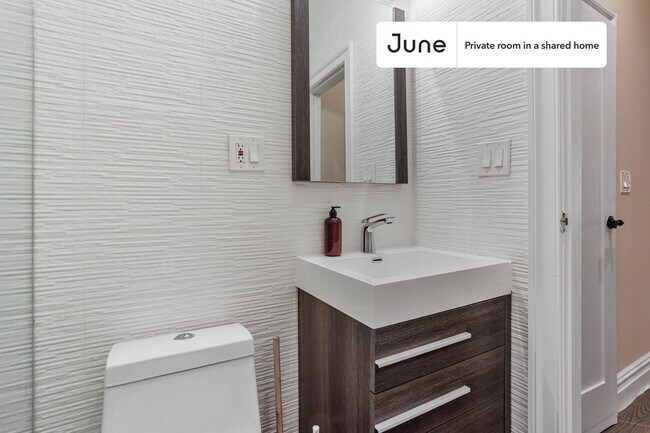 Building Photo - Room in Shared 3 bed/2 bath home