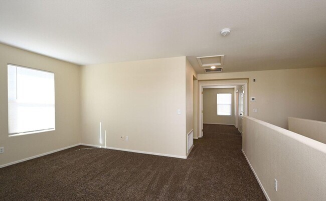 Building Photo - BEAUTIFUL 3 BEDROOM PLUS HUGE LOFT  for RENT