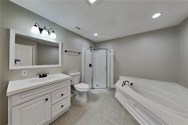 Building Photo - 2101 Chatou Pl