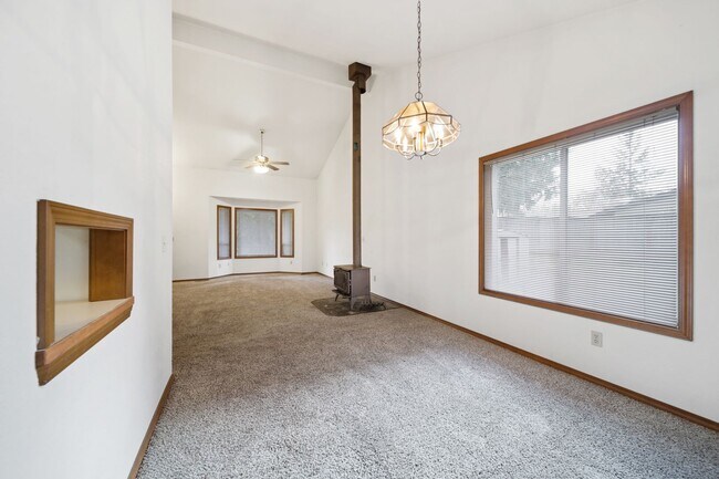 Building Photo - MOVE IN READY! Lake Forest home - 3 bedrooms - North Thurston School District