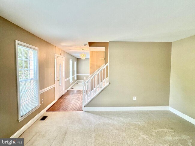 Building Photo - 15407 Skyline Dr