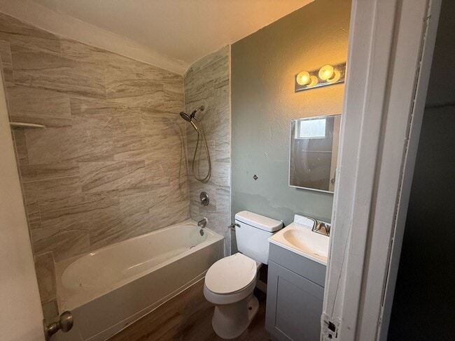 Building Photo - Cozy Plant City Bungalow! Apply for FREE This Holiday Season!