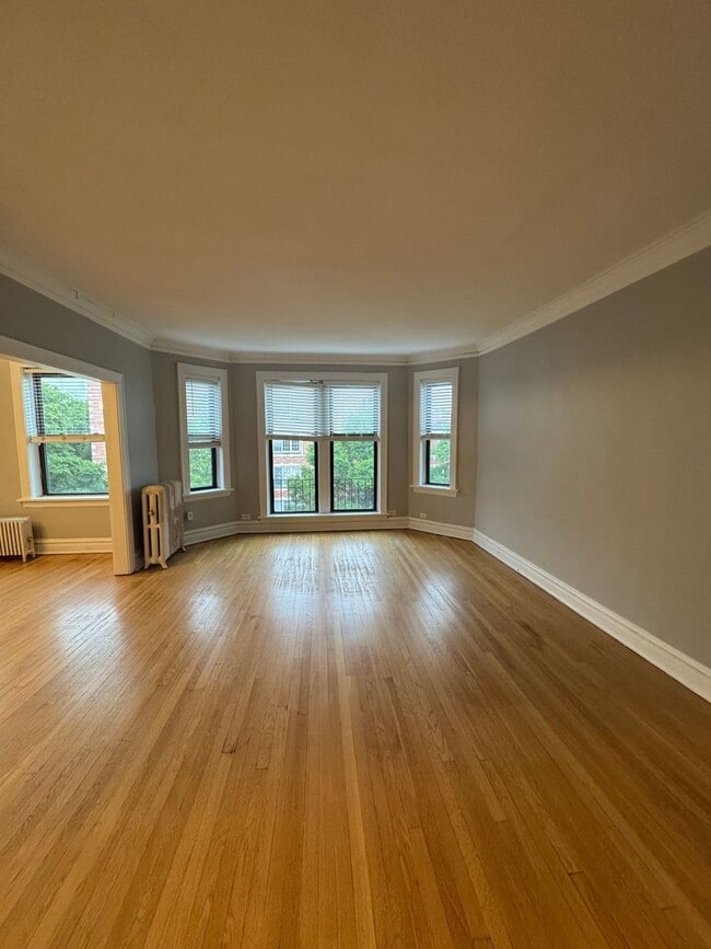 Interior Photo - 605 Hinman