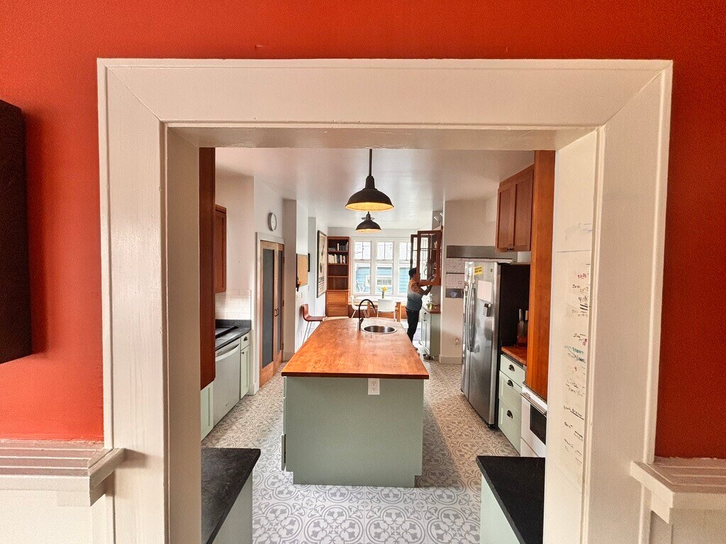 Building Photo - 238 Mather St