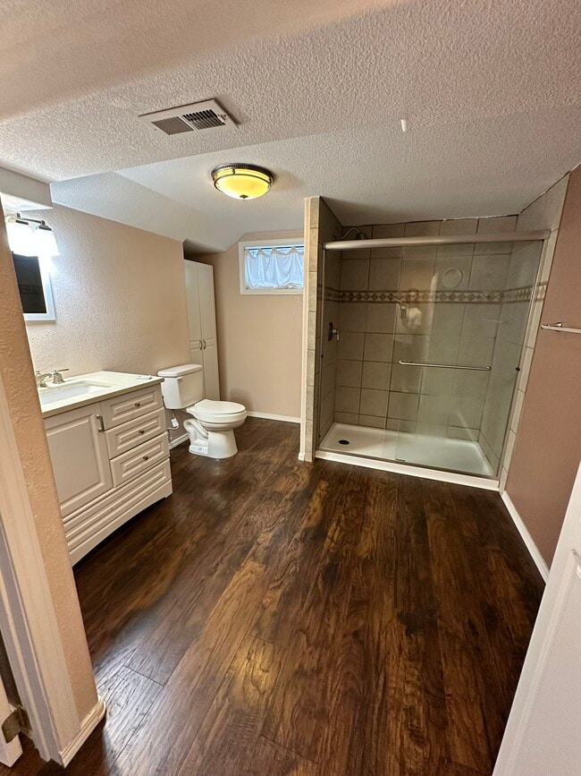 Building Photo - 613 Killarney Dr