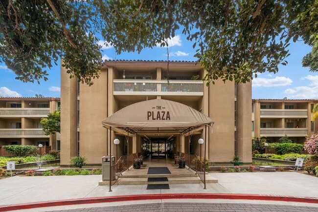 Building Photo - Beautiful 2BD/2BA Condo in Prime Pacific Beach Location! THIS UNIT IS UNFURNISHED