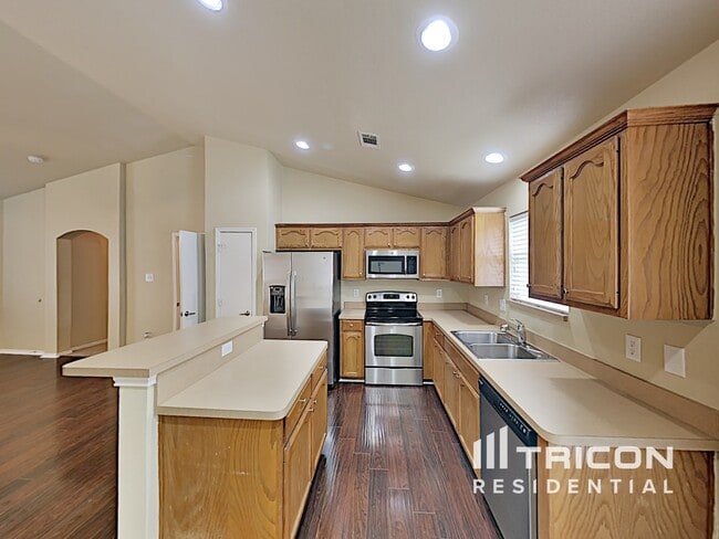 Building Photo - 1145 Boxwood Dr