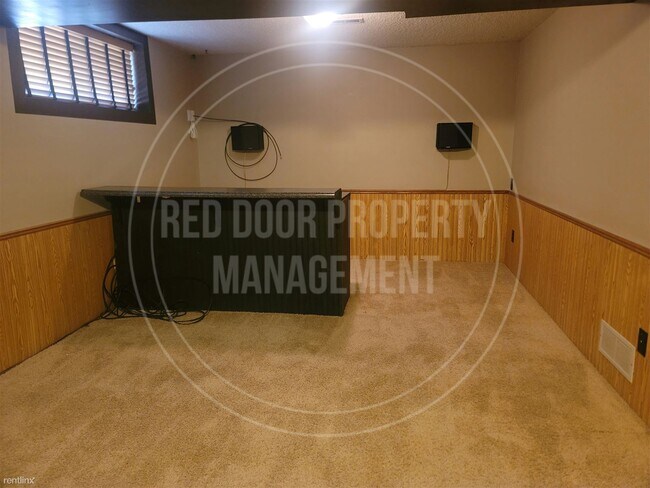 Building Photo - 3 br, 2 bath Duplex - 2030 Rosewood Court