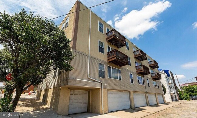 Primary Photo - 401-11-411 N Front St