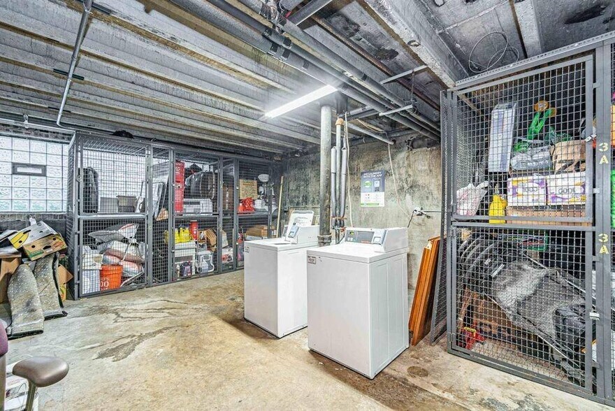 Building Photo - 2245 W Farwell Ave