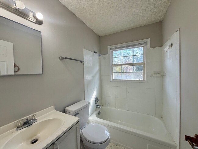 Building Photo - 1132 Montcalm St