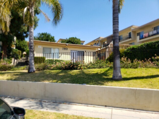Primary Photo - 2851 Montrose Ave