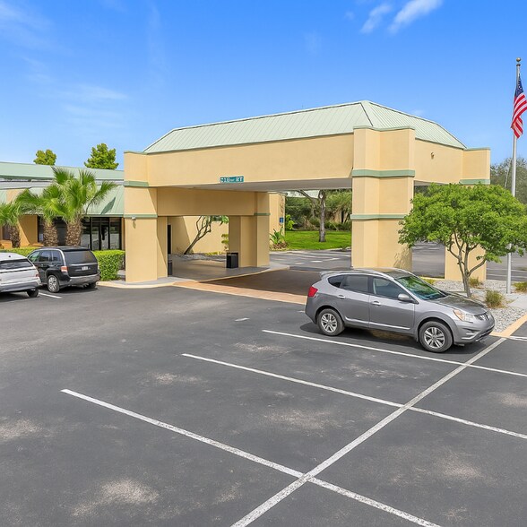 Building Photo - 910 Suemac Rd