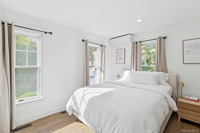 Building Photo - 28 Windermere Dr