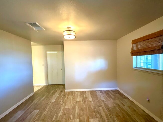 Building Photo - 5303 Shady Oak Cir