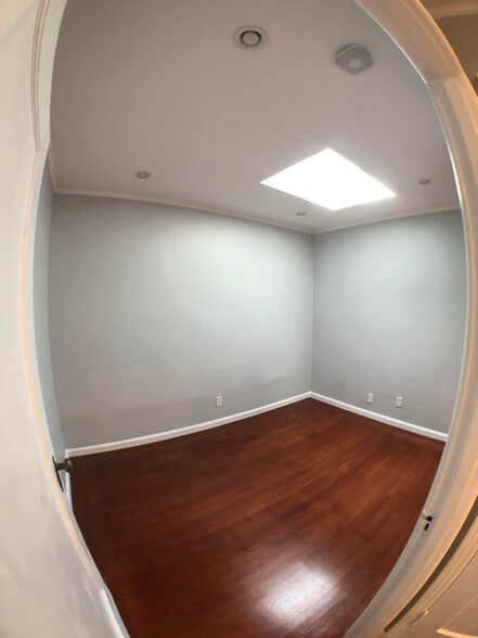 Building Photo - 19 Miramar Ave