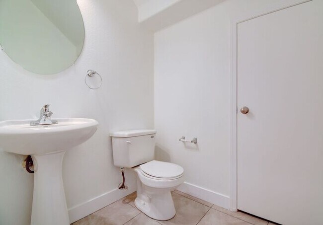 Building Photo - Great home with 4 bedrooms, 2.5 baths. New Floors Paint and Countertops.