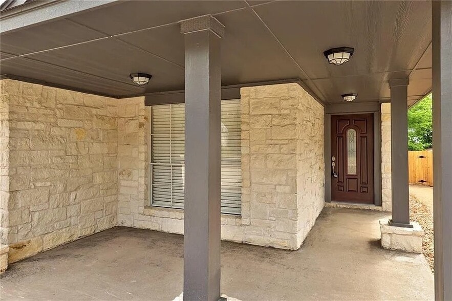 Front Porch - 2710 Greenlee Dr