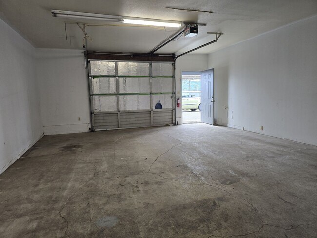 Building Photo - 2037 NE Stephens St