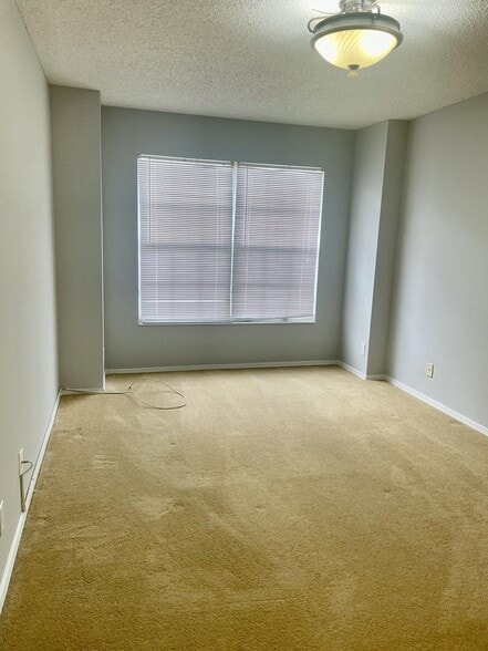 Building Photo - 403 4th Ln