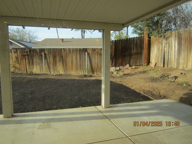 Building Photo - Immaculate 3 bedroom Home University Highlands Riverside