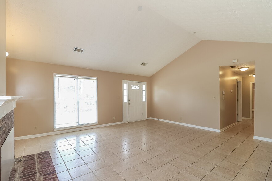 Building Photo - 3935 Willowmeade Dr