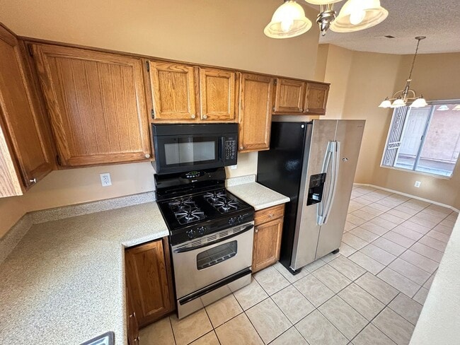 Building Photo - Beautiful single story- 3Bed/2Bath home lo...