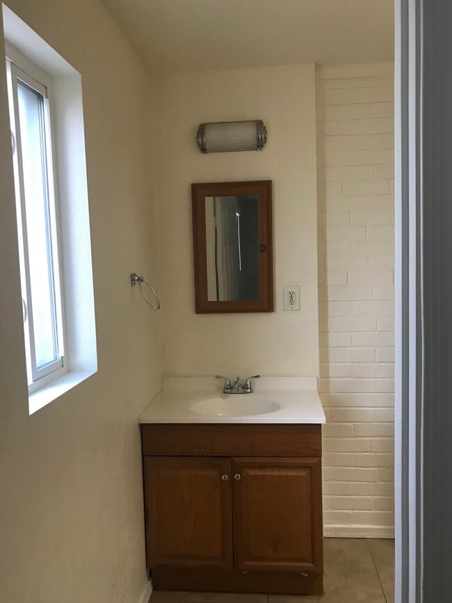 Building Photo - 2503 N Euclid Ave