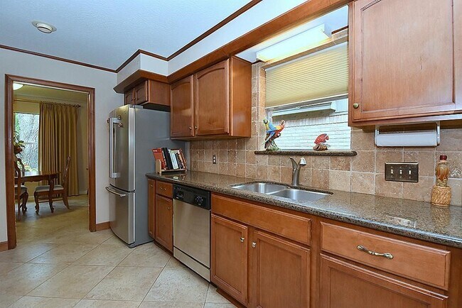 Building Photo - 1126 Western Springs Dr