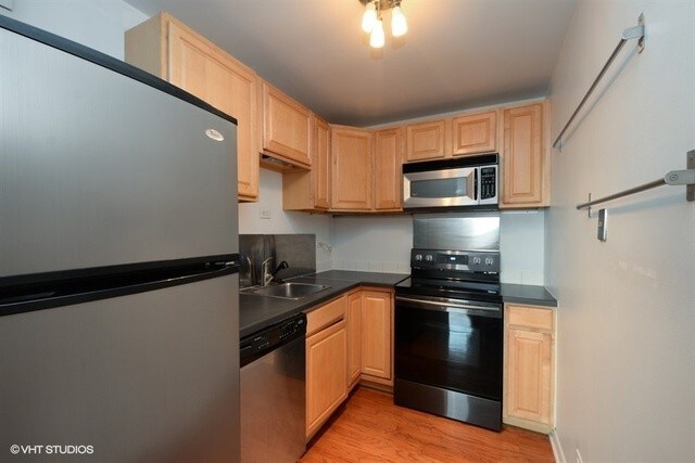 Building Photo - 720 W Gordon Terrace