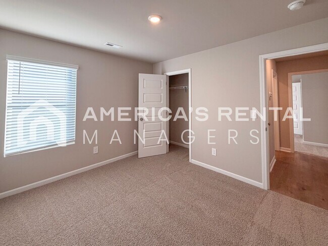 Building Photo - Modern Comfort Awaits in Mize Meadows Brand New Construction with Open Floor Plan!