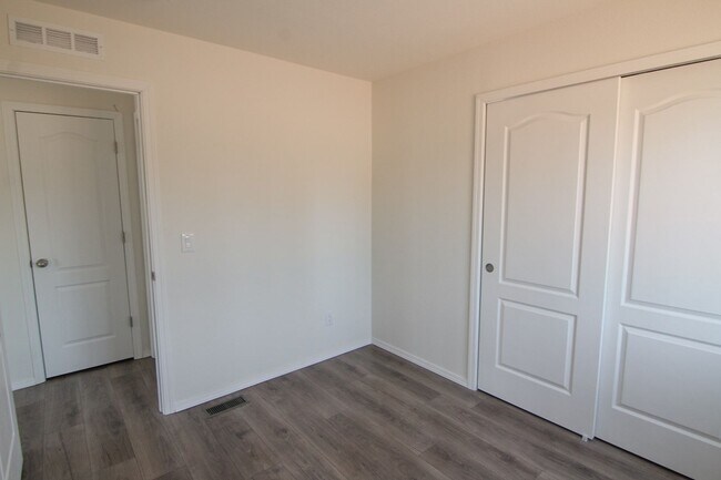 Building Photo - Manufactured Home for Rent in Paradise CA | 2 Bed, Newer Build, Cat Friendly