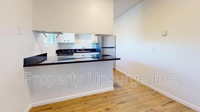 Building Photo - 445 Nelson Ave