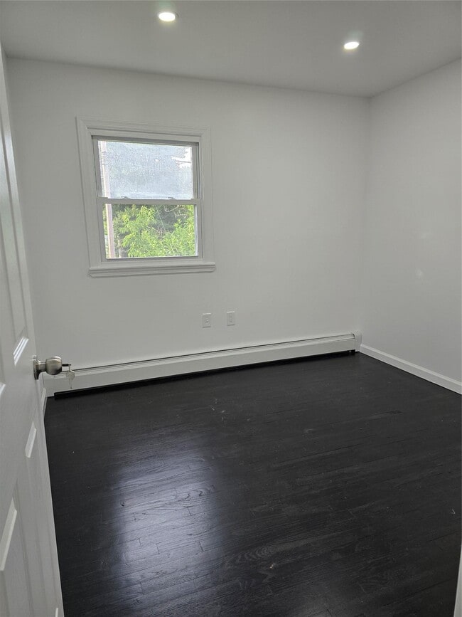 Building Photo - 1050 Karshick St