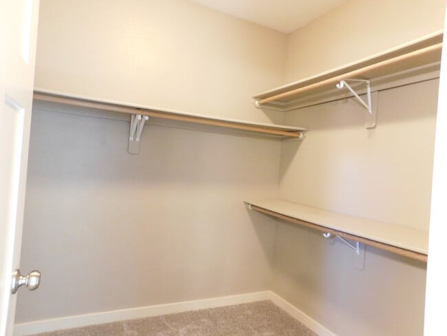 Building Photo - 631 Fox Den Trail