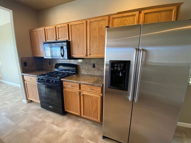 Building Photo - NW Reno 4 Bedroom Home - Mountain Views