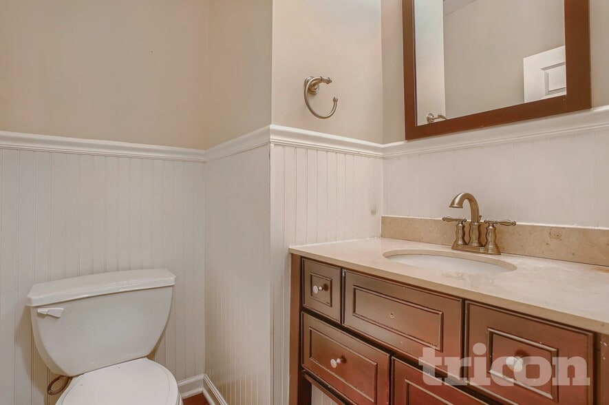 Building Photo - 341 Revolution Dr