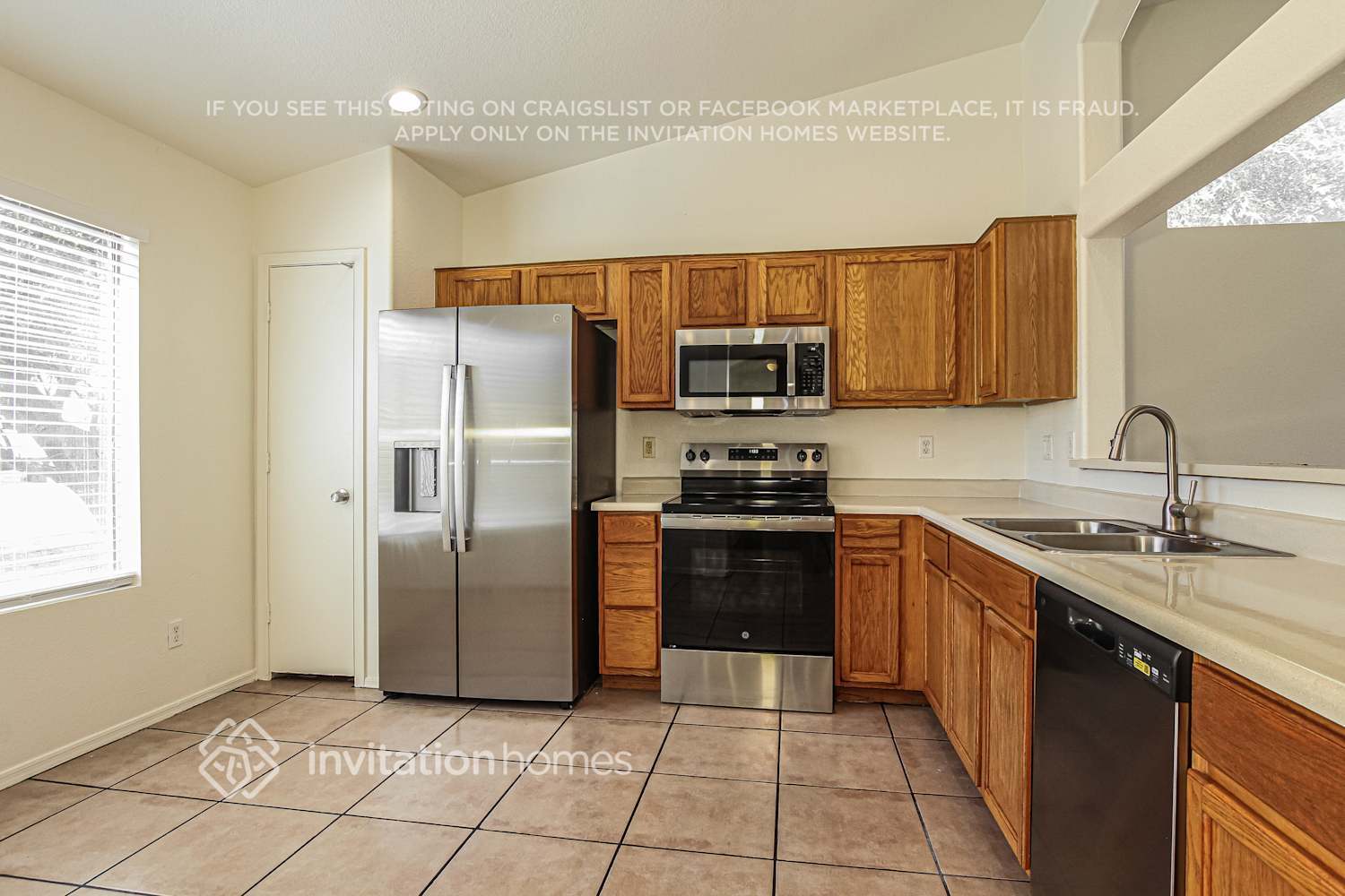 Building Photo - 8416 W Monterey Way