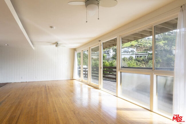 Building Photo - 2470 Zorada Dr