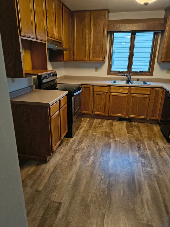 Building Photo - 1677 Delta Dr